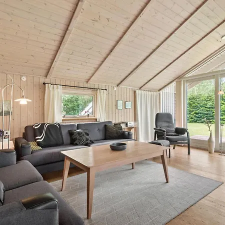 Lovely In With Kitchen Feriehus