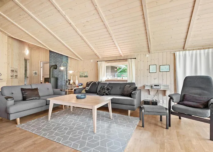 Semesterbostad Lovely In With Kitchen Hemmet